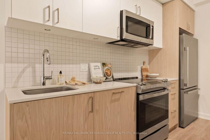 Property Photo:  35 Birchcliff Avenue 48  ON M1N 3C5 