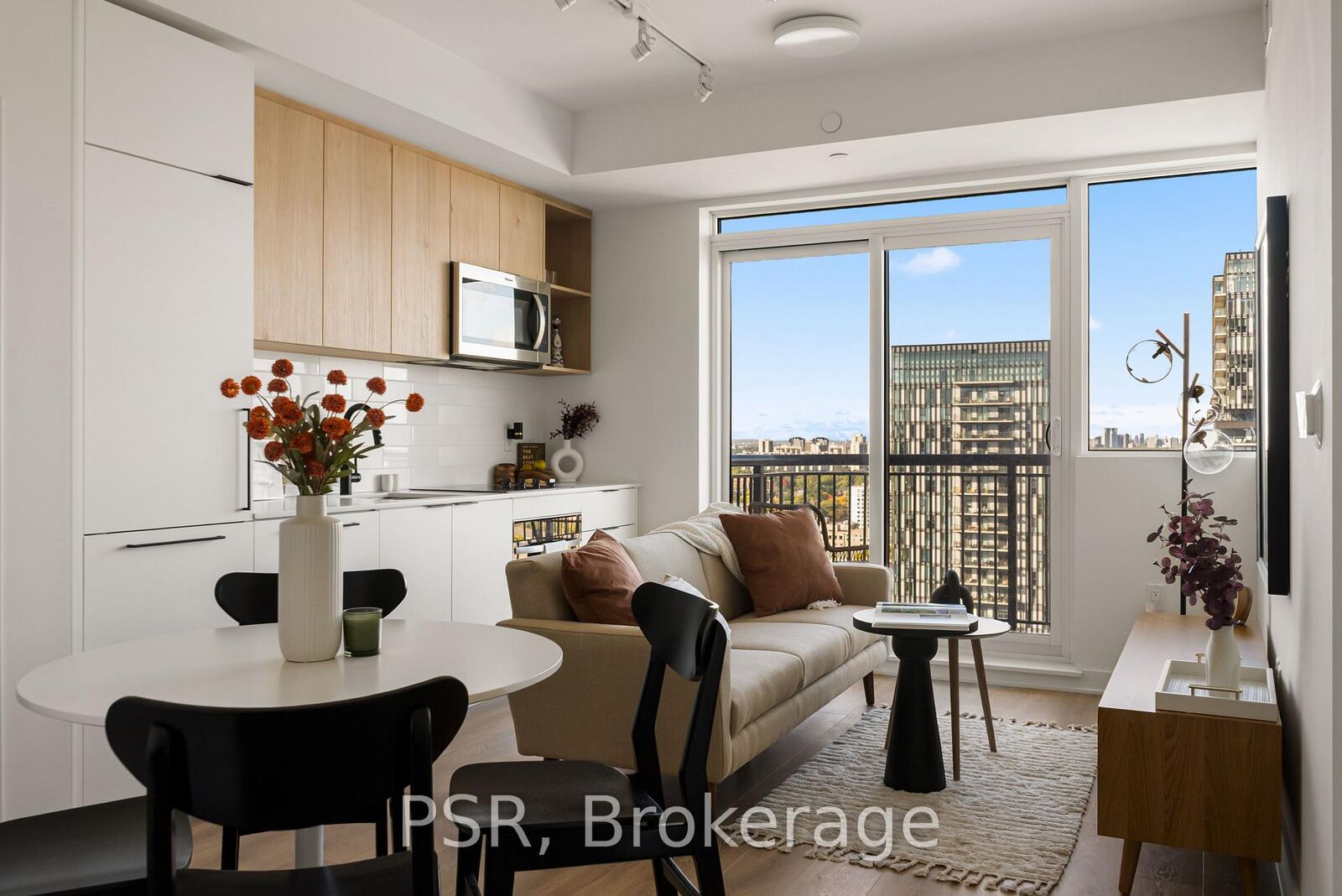 Property Photo: 1185 Dupont Street 2011 ON M6H 0G5