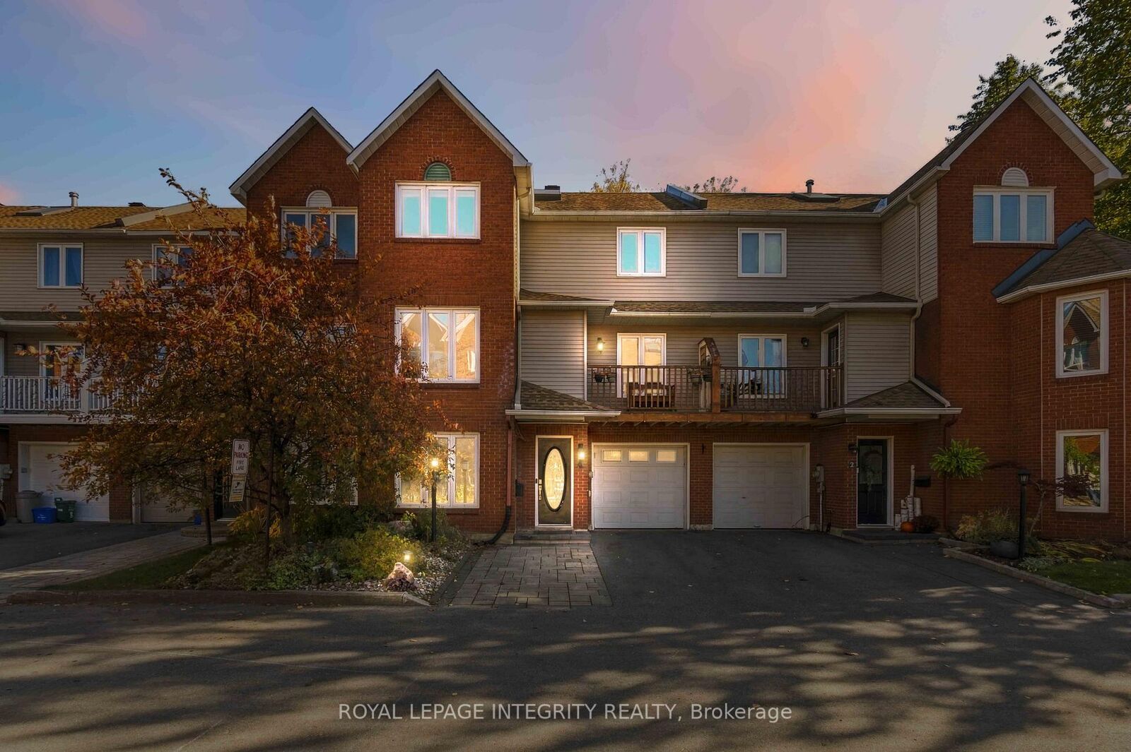 Property Photo:  4 Berton Place  ON K2L 3R8 