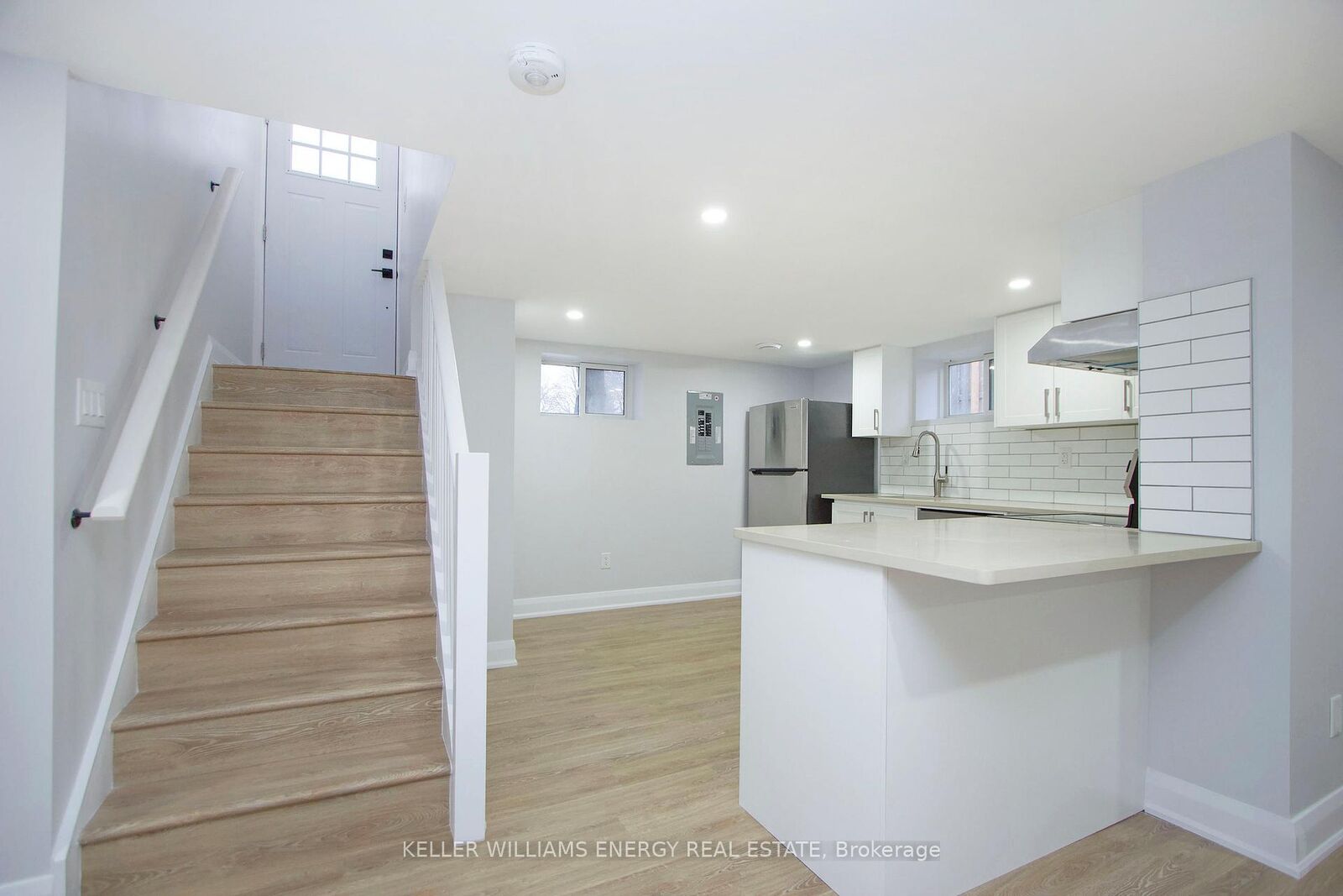 Property Photo:  574 Olive Avenue Lower  ON L1H 2R3 