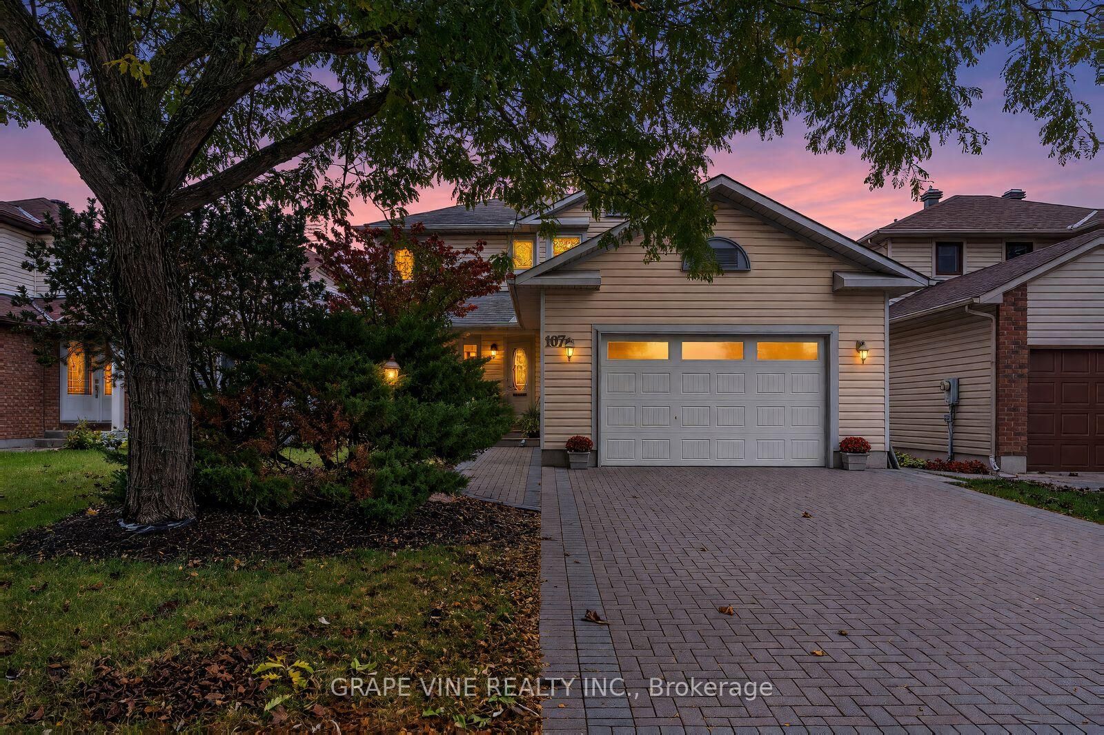 Property Photo:  107 Tartan Drive  ON K2J 3V7 