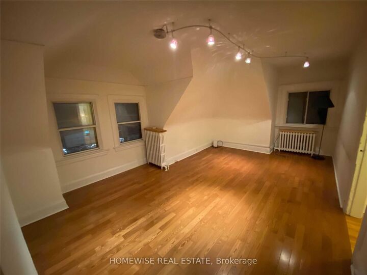 Property Photo:  882 College Street 5  ON M6H 1A3 
