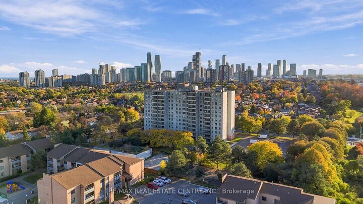 Property Photo:  355 Rathburn Road E 1110  ON L4Z 1H4 