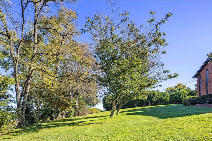 Property Photo: 1045 Willowbrook PA 15089