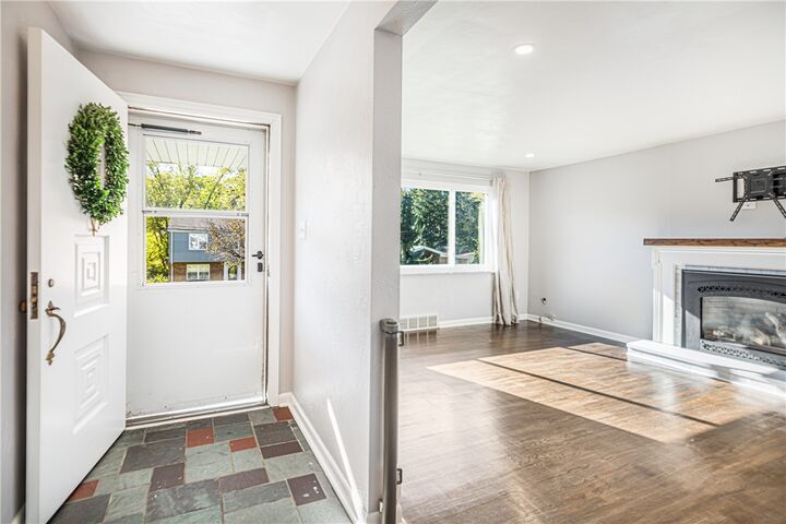 Property Photo: 2504 Autumnwood Dr PA 15116