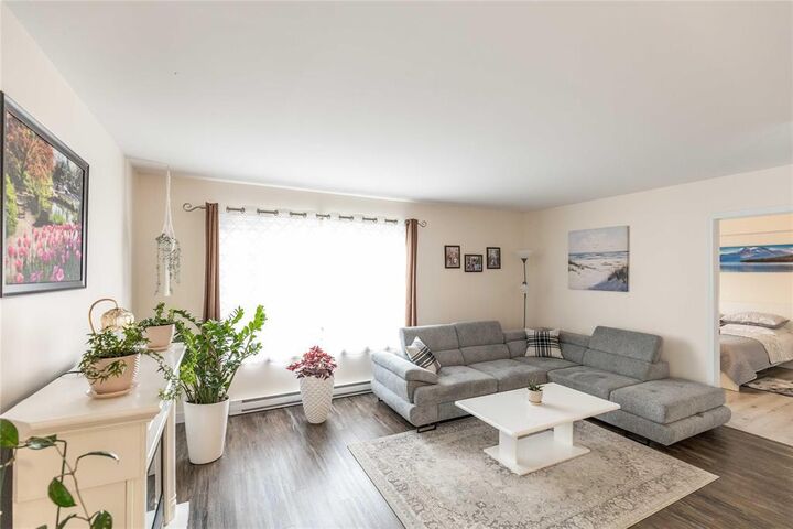Property Photo:  8 Brighton Lane  MB R5G 0X6 
