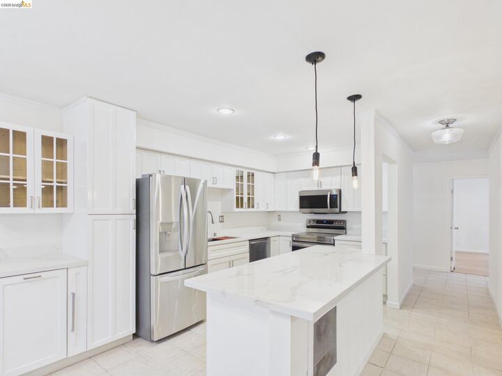 Property Photo: 466 Crescent St 114 CA 94610