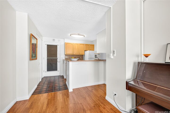Property Photo: 1535 Pensacola Street 1009 HI 96822