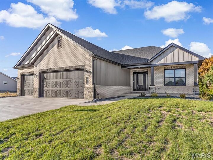 Property Photo:  1013 Waymaker Lane  IL 62298 