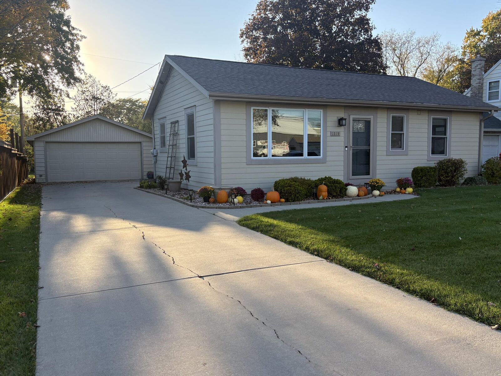 Property Photo:  1219 Roseland Dr  WI 53040 