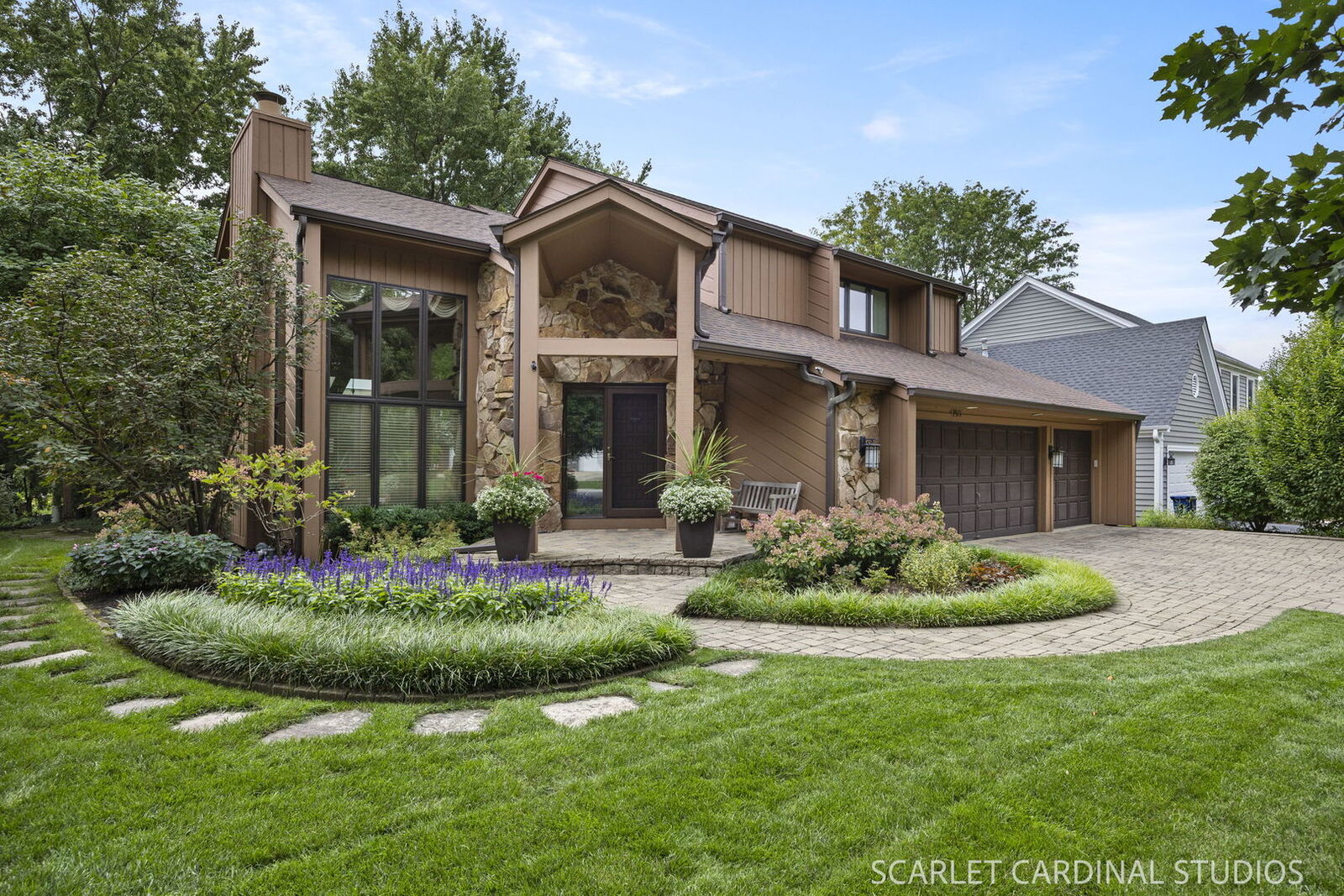 Property Photo: 1750 Hickory Lane IL 60187