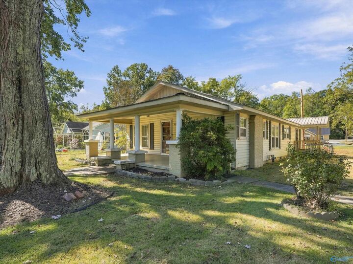 Property Photo: 406 Larkin Street AL 35768