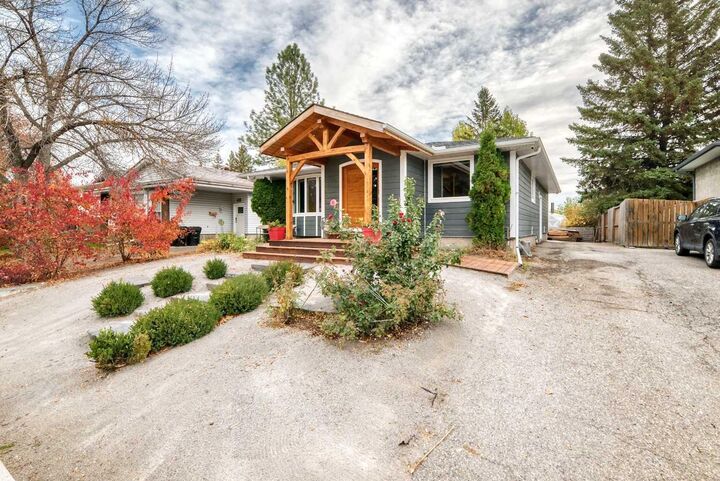 Property Photo:  448 Cantrell Drive SW  AB T2W 2K7 