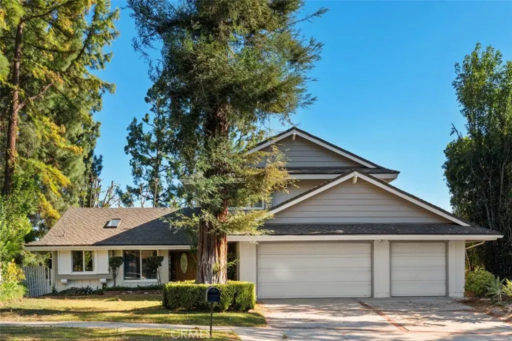 Property Photo:  18854 Muirkirk  CA 91326 