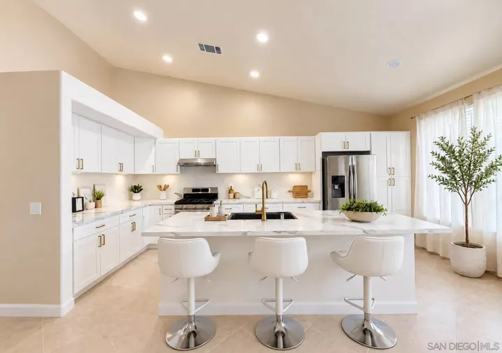 Property Photo:  1992 Ridge Way Glen  CA 92029 