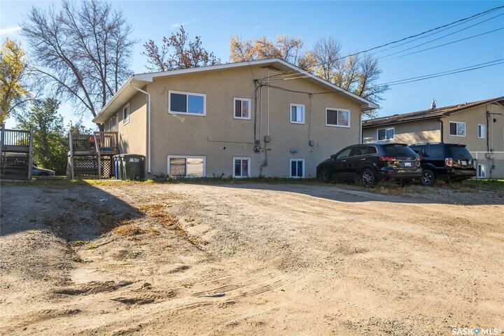 Property Photo:  574 26th Street E  SK S6V 1V5 