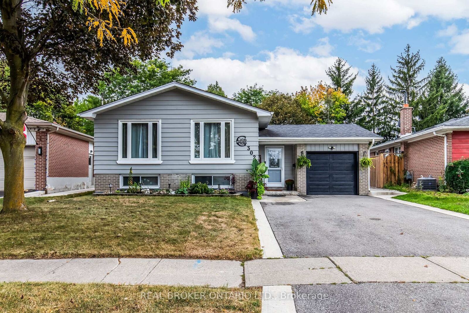 Property Photo:  302 Delrex Boulevard  ON L7G 4G8 
