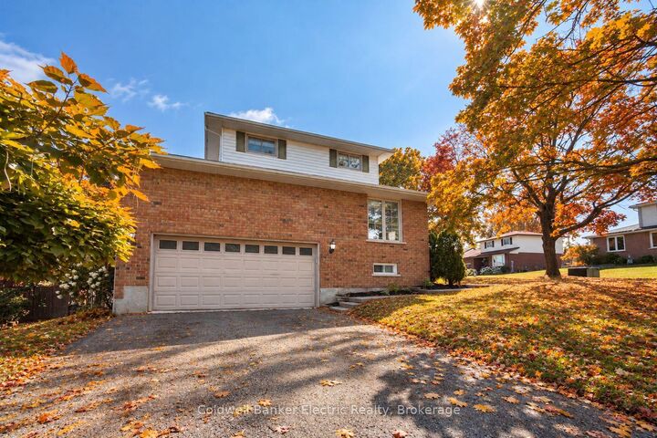 Property Photo:  958 Smithside Court  ON K9J 8E2 