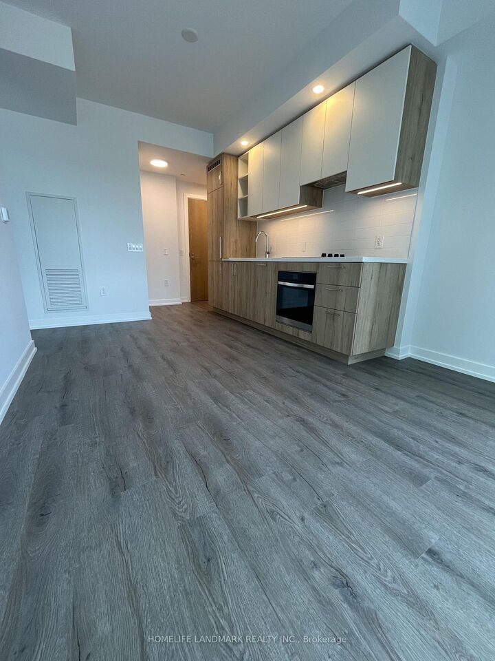 Property Photo:  5 Meadowdale Road S 2406  ON L4K 1W2 