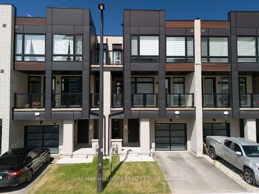Property Photo:  12 Dandara Gate  ON L4L 1V8 