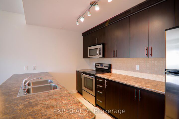 Property Photo:  137 Harthill Way C  ON K2J 5V1 
