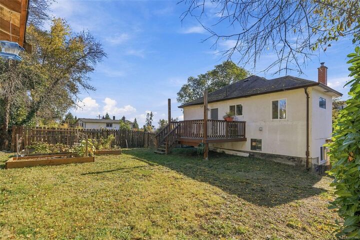 Property Photo:  660 Townsite Rd  BC V9S 1L3 