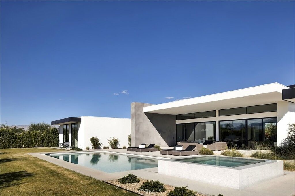 Property Photo:  3 Wren Court  CA 92270 