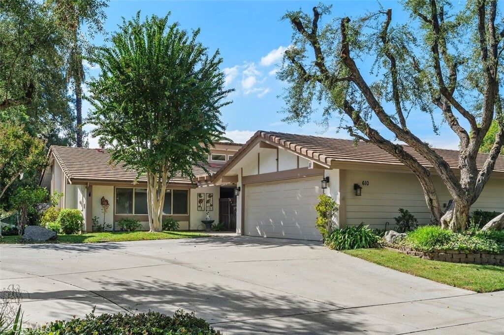 Property Photo: 610 Via Zapata CA 92507