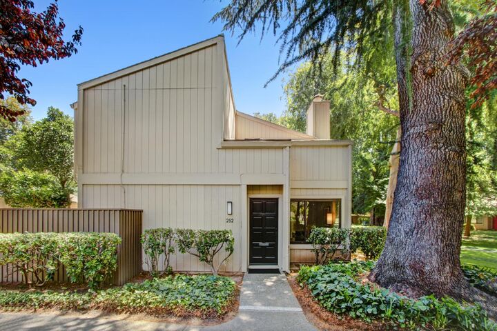 Property Photo: 252 Hartnell Place CA 95825