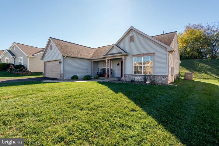 Property Photo: 926 Sweetbay Lane PA 17046