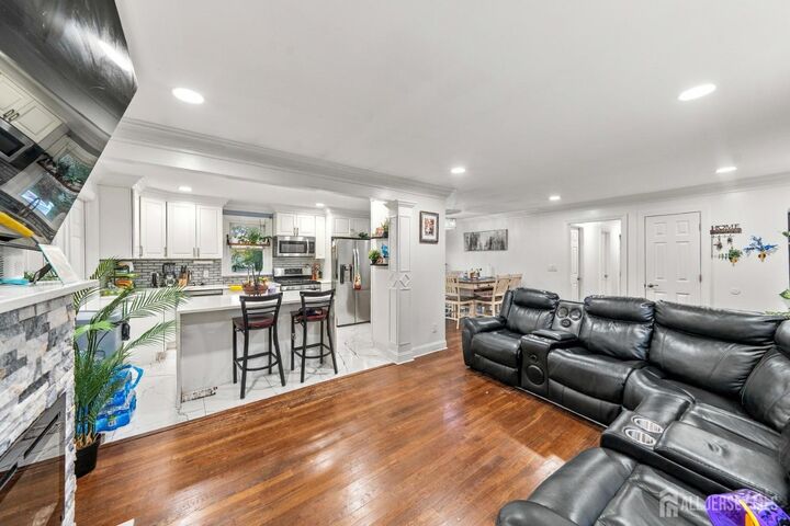 Property Photo:  929 Franklin Avenue  NJ 07080 