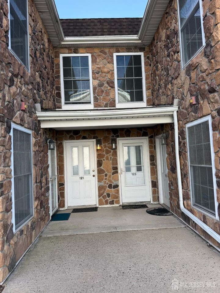 Property Photo:  123 Chariot Court  NJ 08854 