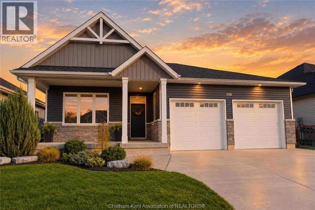 Property Photo:  308 Davies Street East  ON N0P 1M0 