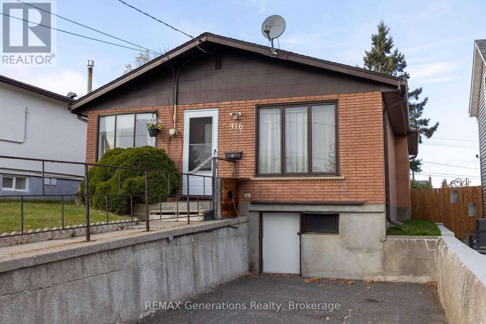 Property Photo:  316 Rita Street  ON P7A 1H3 