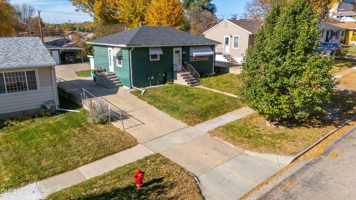 Property Photo:  1506 13th Street N  ND 58501 