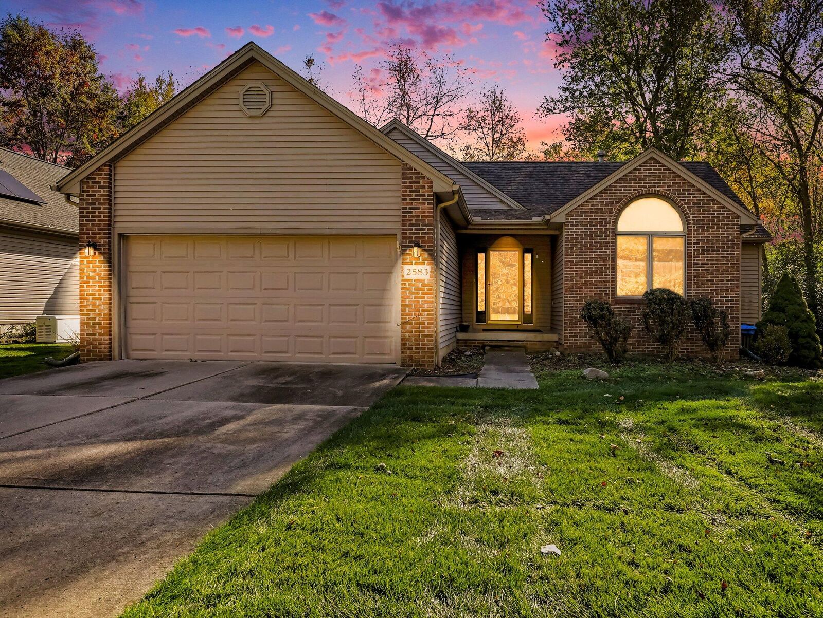 Property Photo:  2583 Hawthorne Way  MI 48176 
