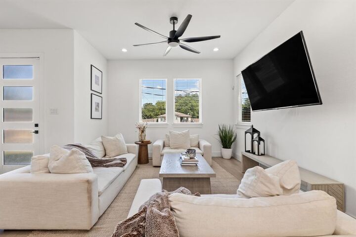 Property Photo:  2502 Elsie Faye Heggins Street  TX 75215 