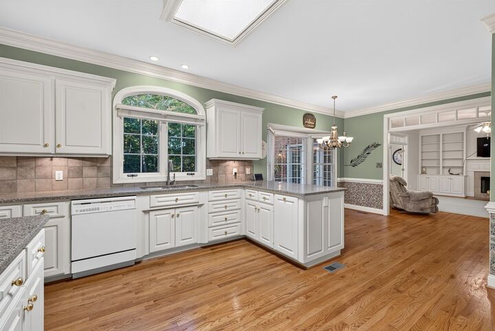 Property Photo:  833 Oakcrest Road  SC 29301 