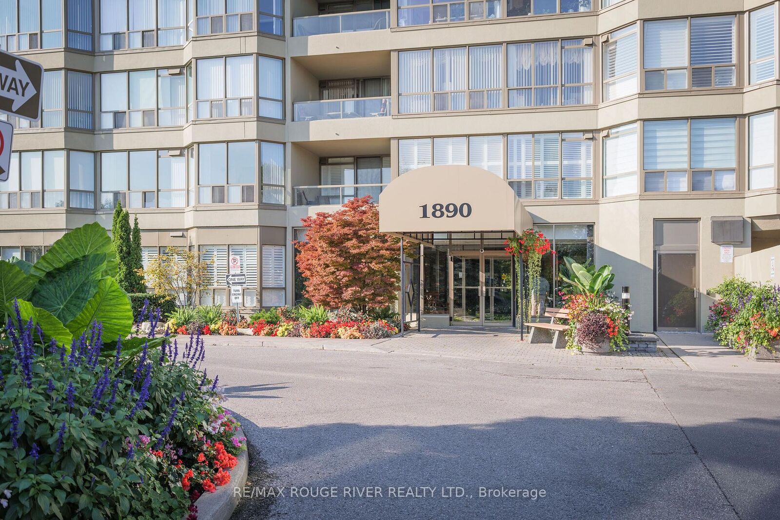 Property Photo:  1890 Valley Farm Road 104  ON L1V 6B4 