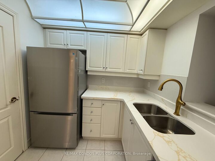 Property Photo: 5418 Yonge Street 1601 ON M2N 5R8
