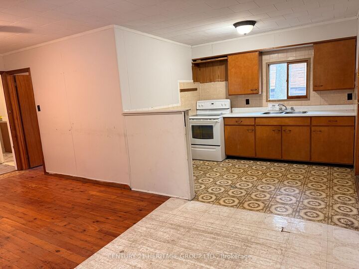 Property Photo:  714 10th Line  ON L9S 3N8 