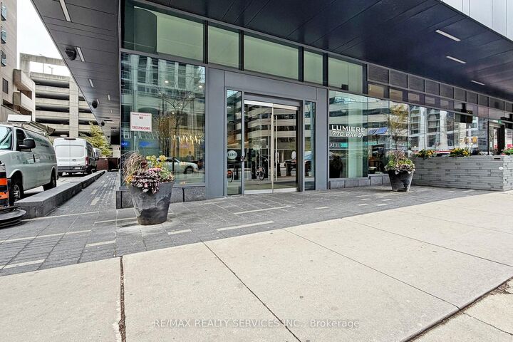 Property Photo:  770 Bay Street 1009  ON M5G 0A6 