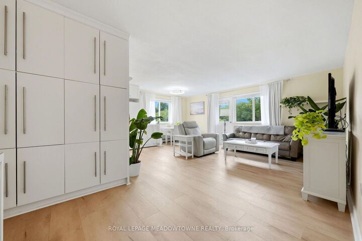 Property Photo:  49 Park Avenue 301  ON L7G 3H9 