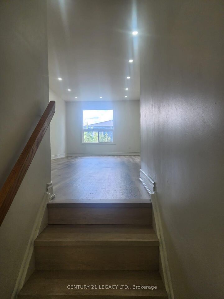 Property Photo:  52 Rusthall Way  ON L6V 3R6 