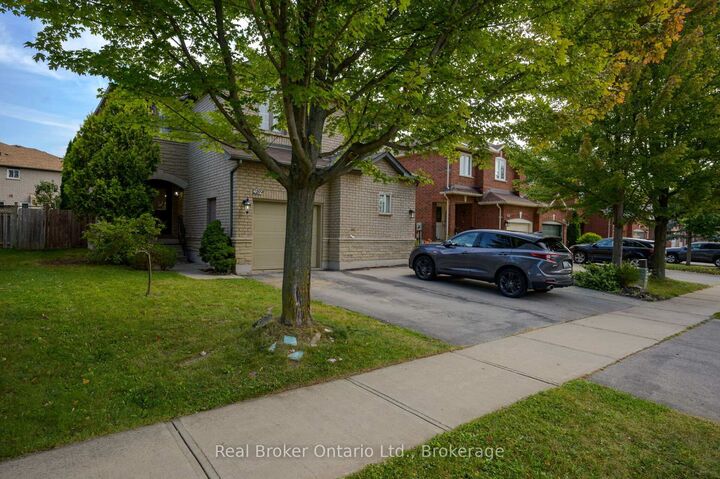 Property Photo:  2189 Shorncliffe Boulevard  ON L6M 3X2 