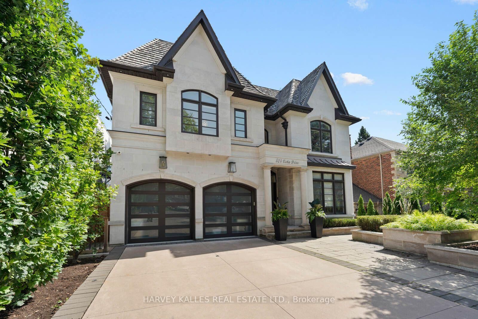 Property Photo:  523 Vesta Drive  ON M5P 3A9 