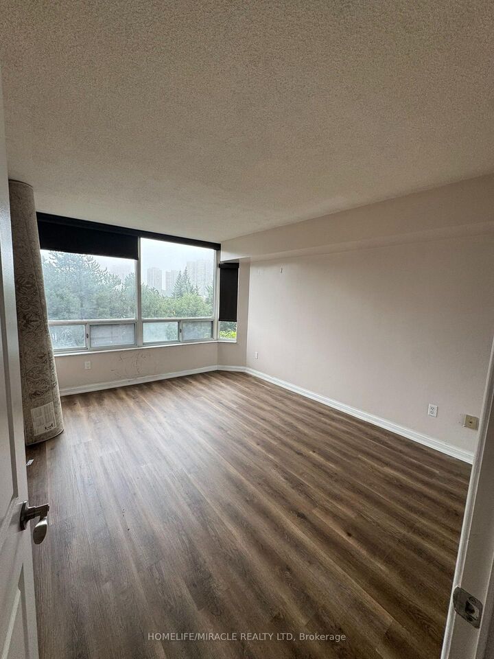 Property Photo:  24 Hanover Road 406  ON L6S 5K8 