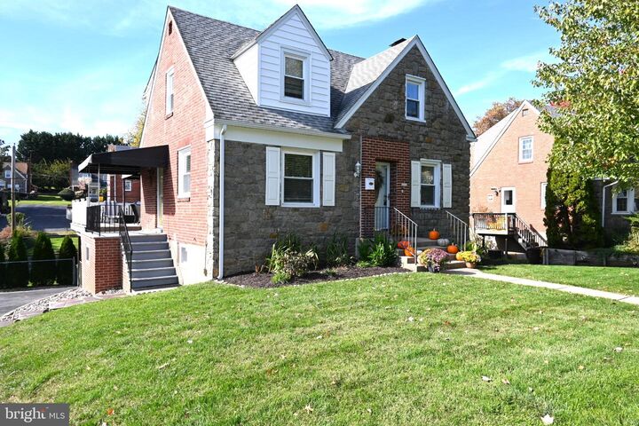 Property Photo: 1012 Edgewood Drive PA 19064