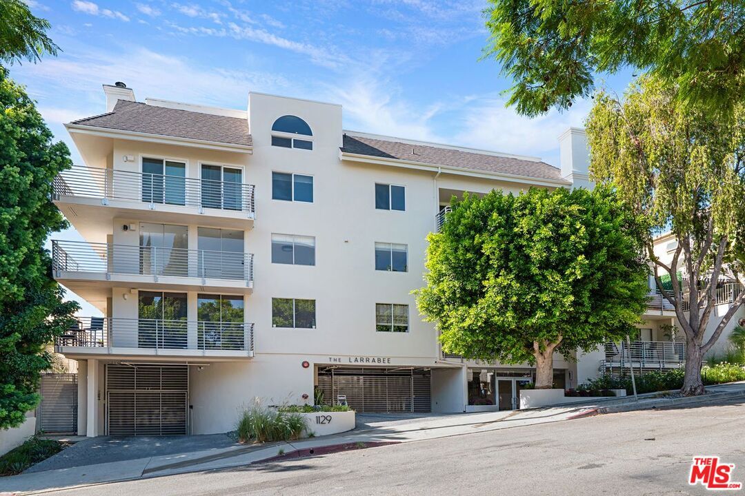 Property Photo:  1129 Larrabee St, Unit 11  CA 90069 