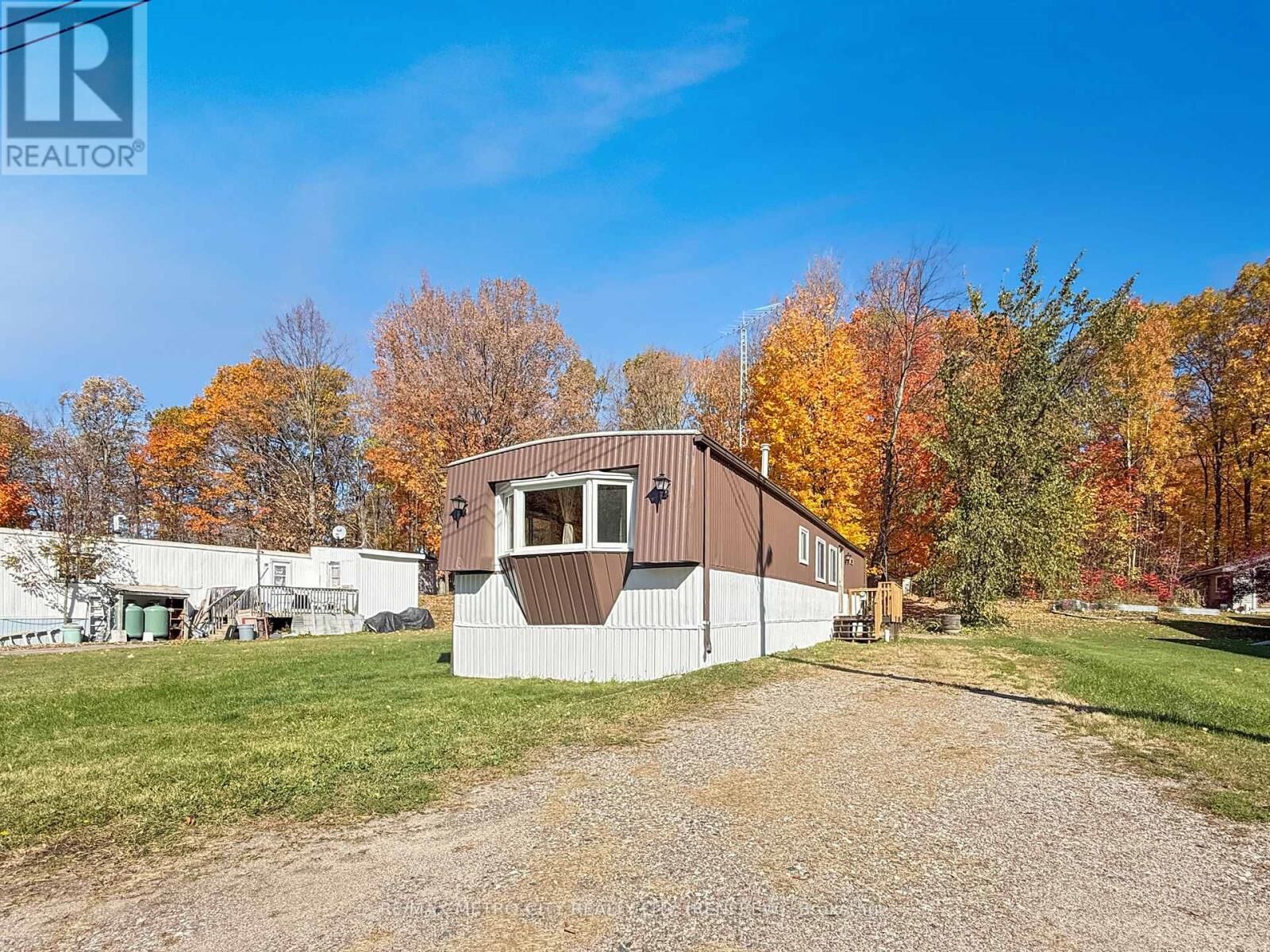Property Photo: 33 Julie Lane ON K7V 3Z4